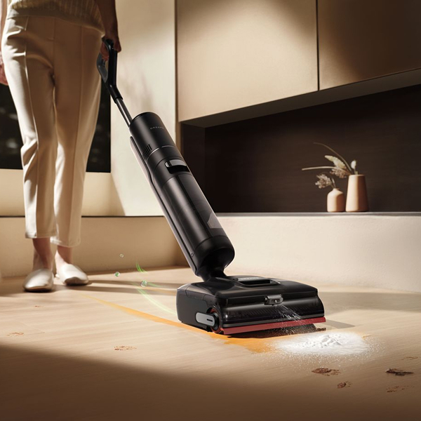 Aspirateur laveur �liminant les salet�s du sol