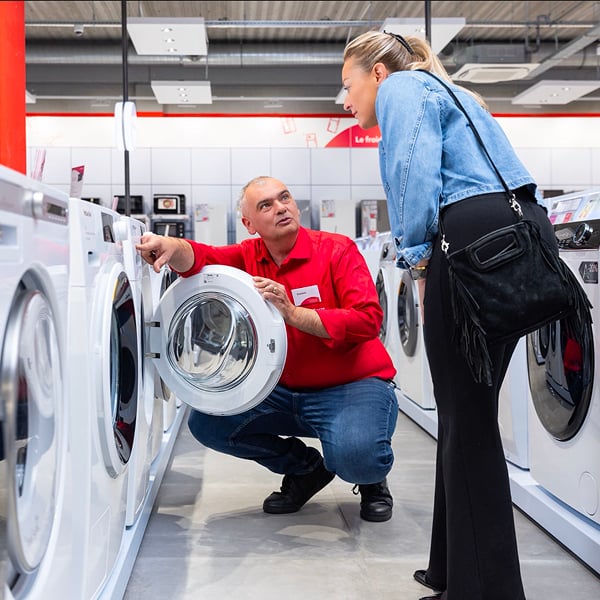 Conseiller pr�sentant un lave-linge