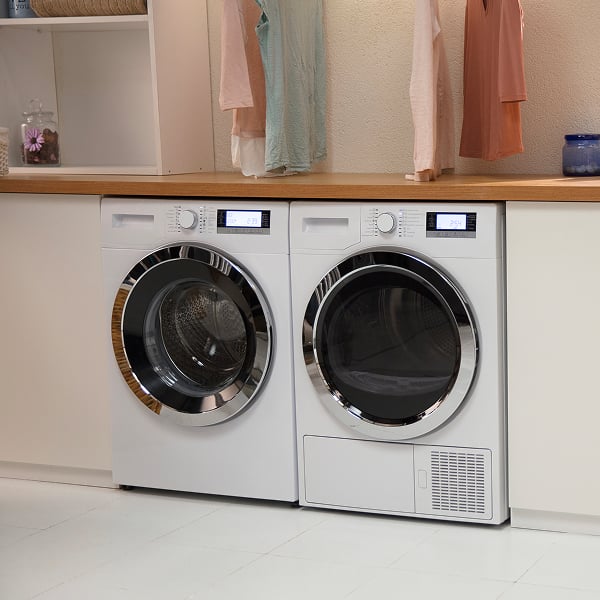 Lave-linge et s�che-linge install�s c�te � c�te