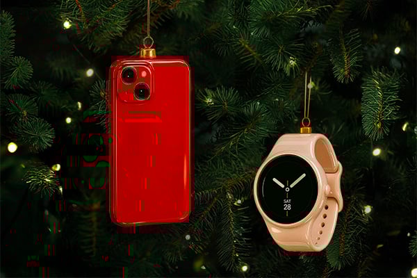 Een vader en zijn kind spelen een spel op een smartphone