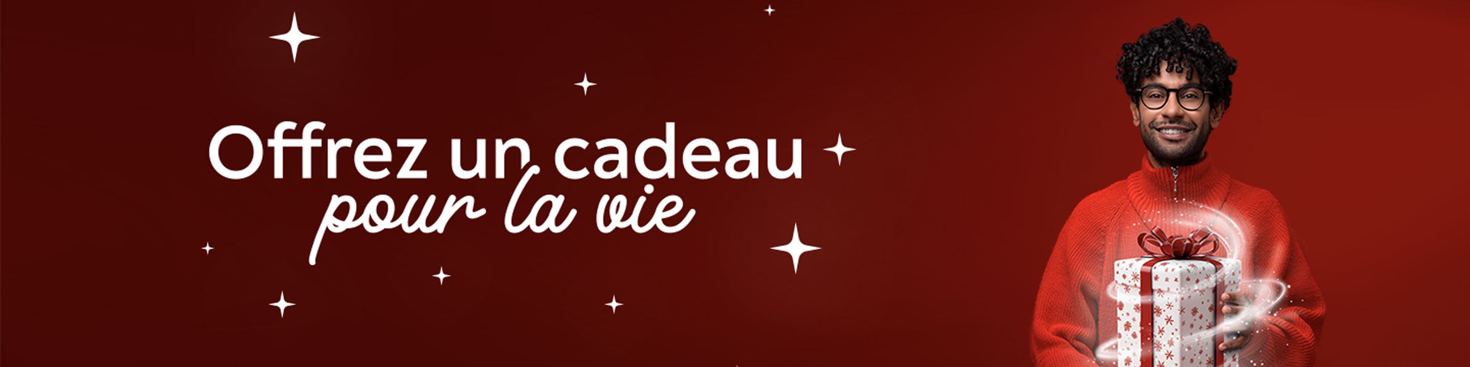 Famille runie au pied d'un sapin de Nol qui s'offre des cadeaux 