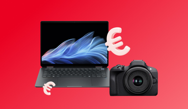 Un PC portable, une tablette et un appareil photo sur un fond rouge