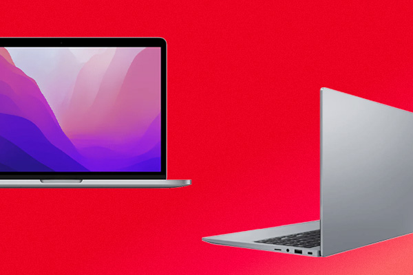 Face avant et arri�re d'un PC portable gris sur fond rouge.