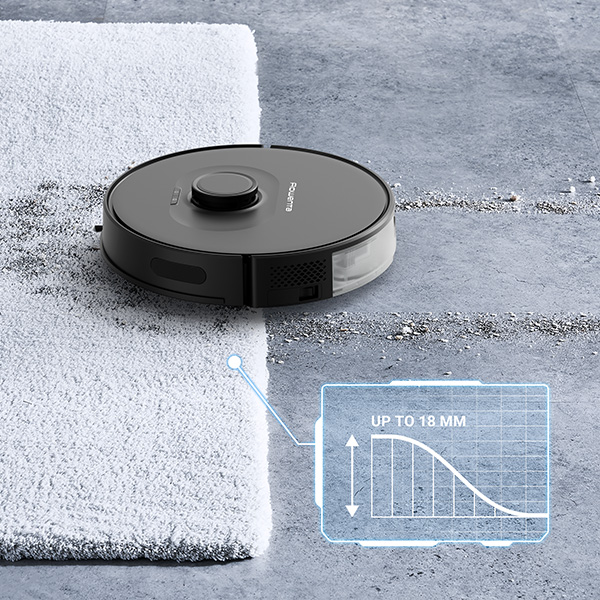 Een Rowenta X-Plorer Serie 75 S+ robotstofzuiger die een tapijt stofzuigt