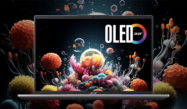 Laptop met kleurenafbeeldingen die doen denken aan de zee