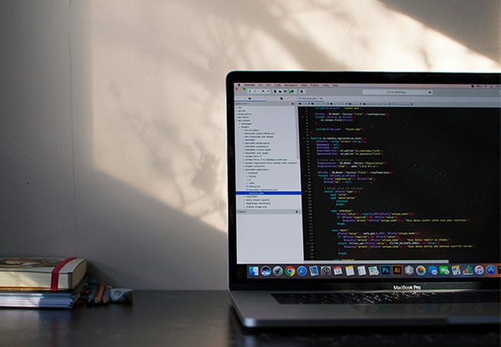 20250923_Tips_MacbookDev_Top_0_desk.jpg